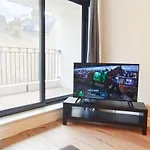 Crystal Apartment In Hammersmith